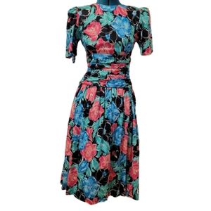 Patty O'Neil size 6 flowered vintage 80's ruched waist fit flared summer dress